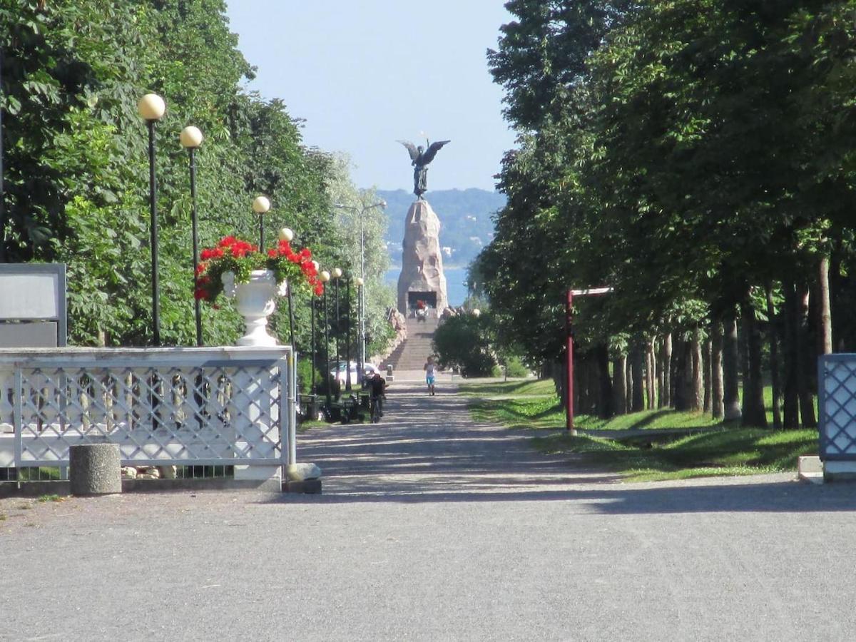 1 Bedroom Apartment Near Kadriorg Swan Pond Tallinn Exterior photo